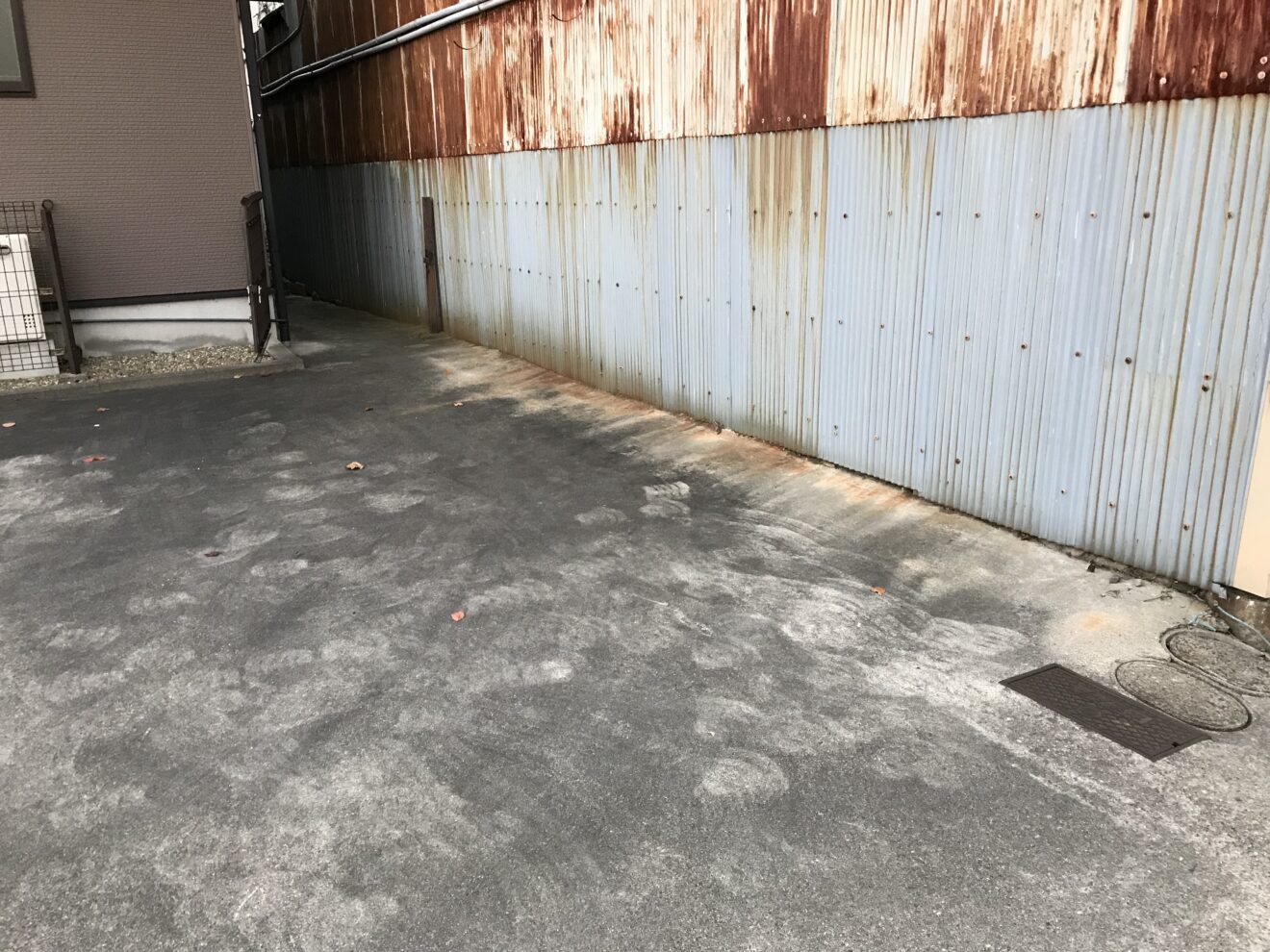 写真：フェンス施工前の敷地 - 福田造園の施行事例（愛知県岡崎市）