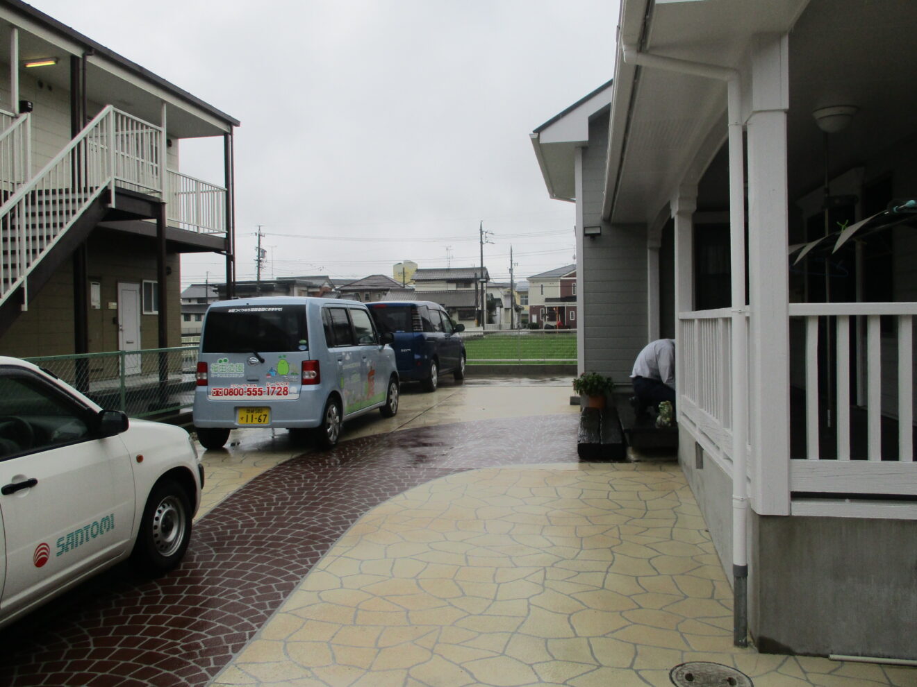 写真：カーポート施工前の駐車場