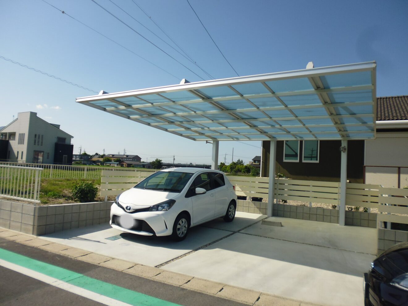 写真：背面支持タイプのカーポート - 福田造園の施行事例（愛知県豊田市）