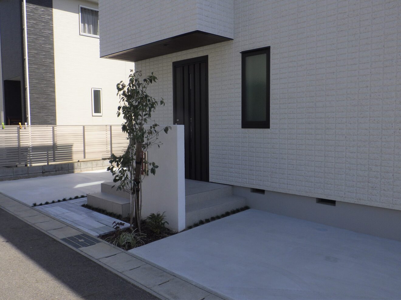 写真：玄関周り02 - 福田造園の施行事例（愛知県豊田市）