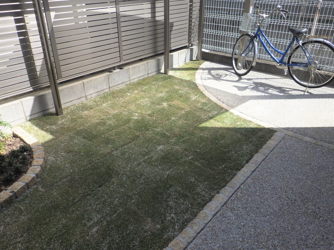 写真：天然芝の庭 - 福田造園の施行事例（愛知県豊田市）