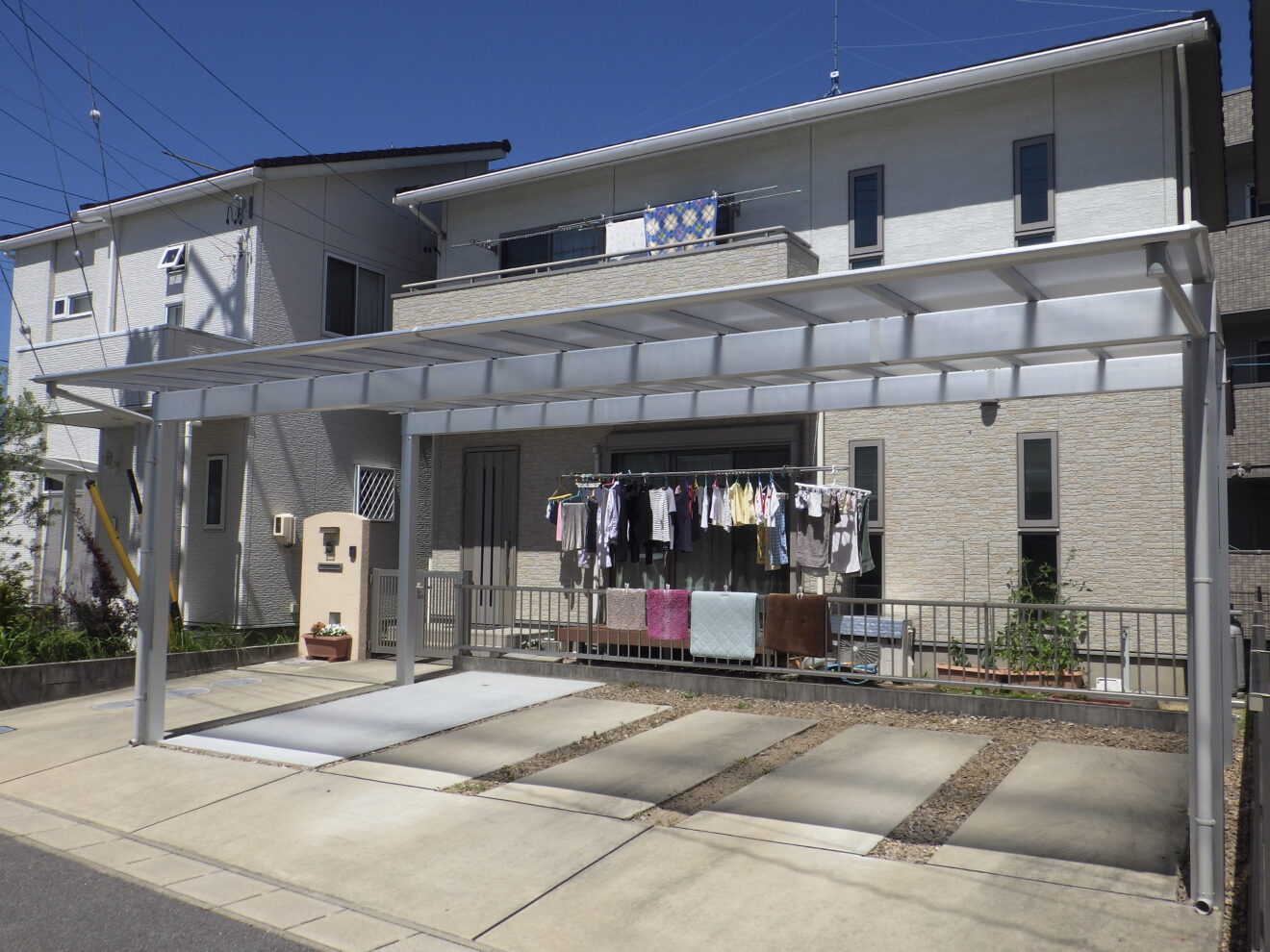 写真：カーポート施工後の駐車場