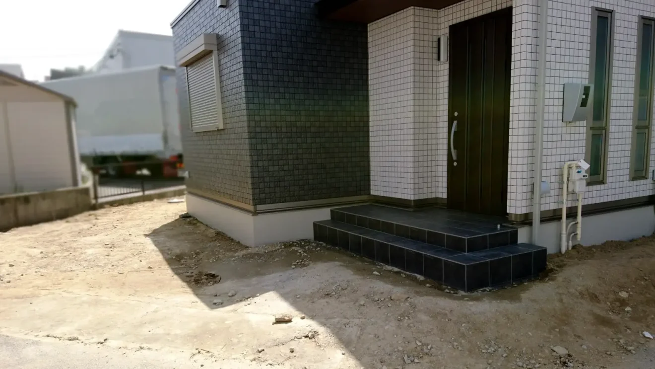 写真：施工前の玄関周り - 福田造園の施工事例（愛知県豊田市）