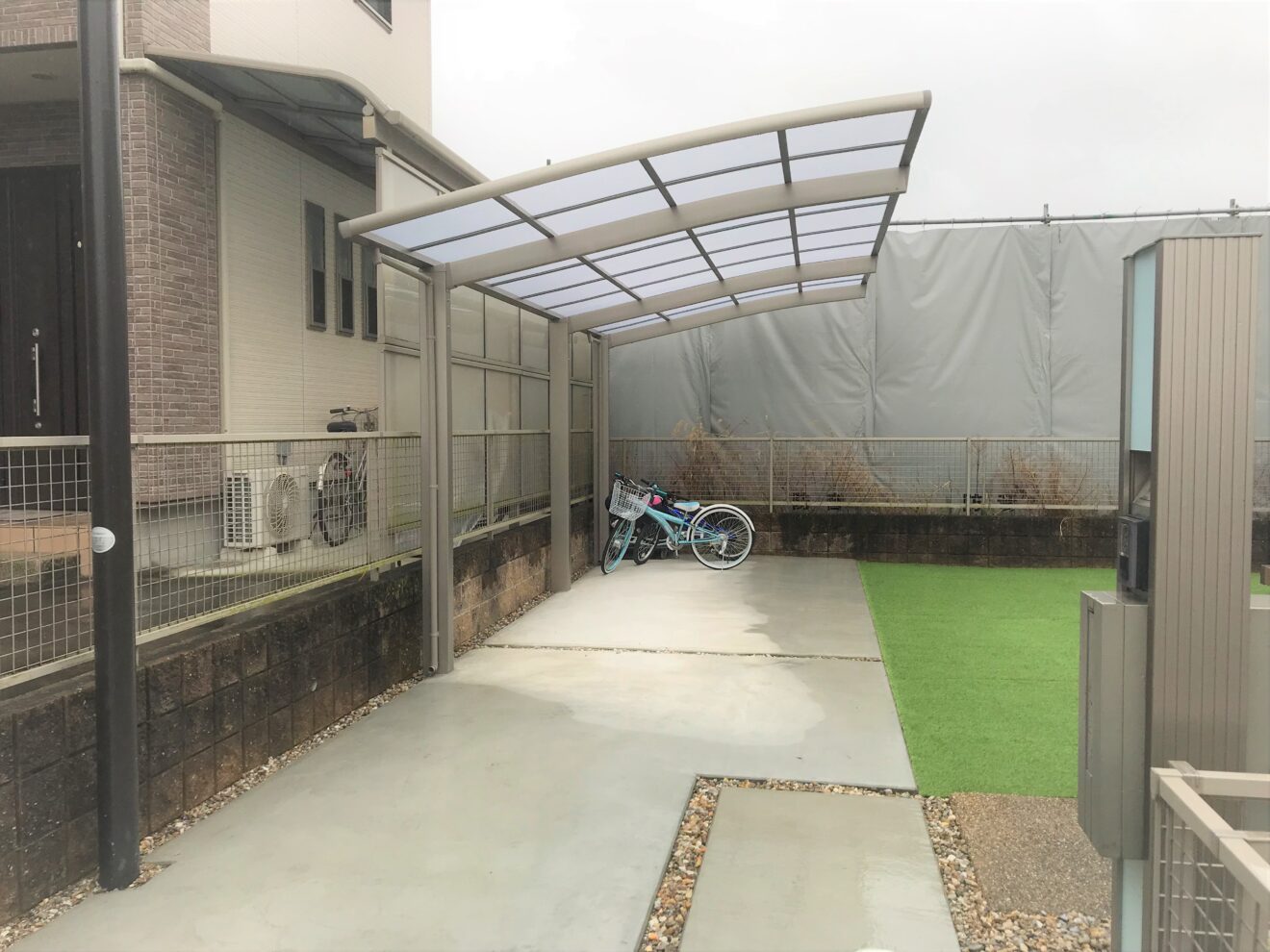 写真：リフォーム後の駐車場