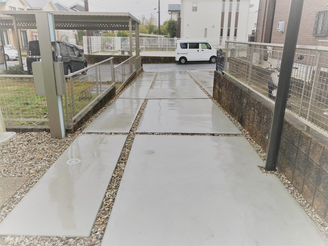 写真：コンクリート洗い出し仕上げの駐車場