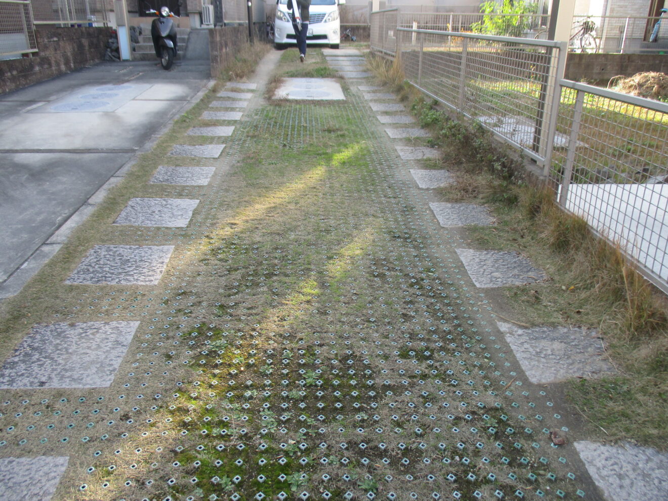 写真：リフォーム前の駐車場