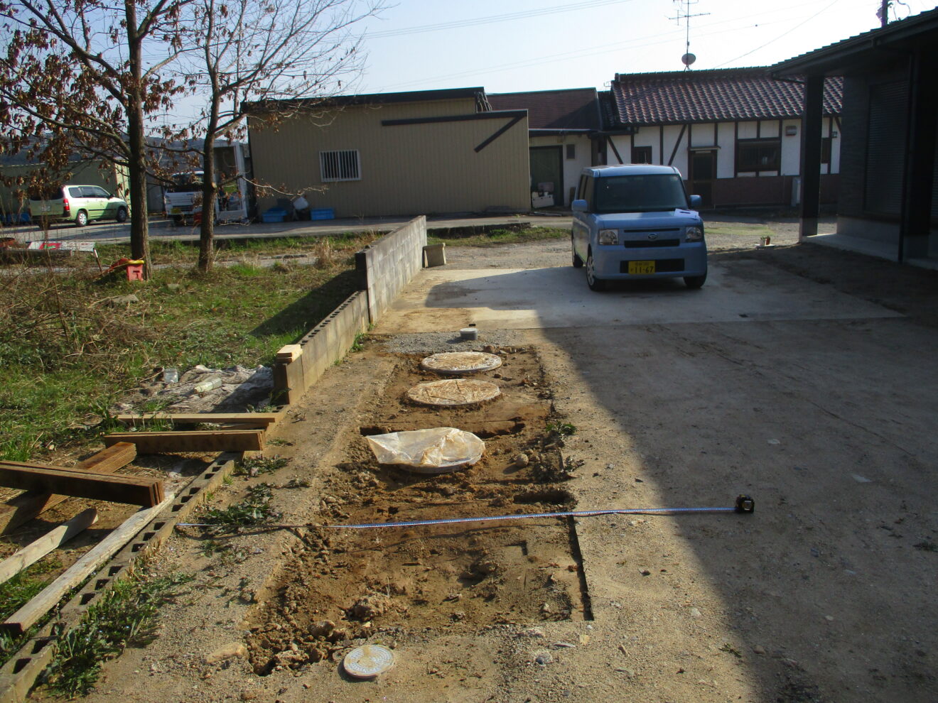 写真：駐車場施行前の敷地01 - 福田造園の施行事例（愛知県岡崎市）