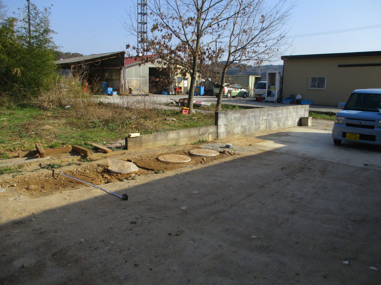 写真：駐車場施行前の敷地02 - 福田造園の施行事例（愛知県岡崎市）