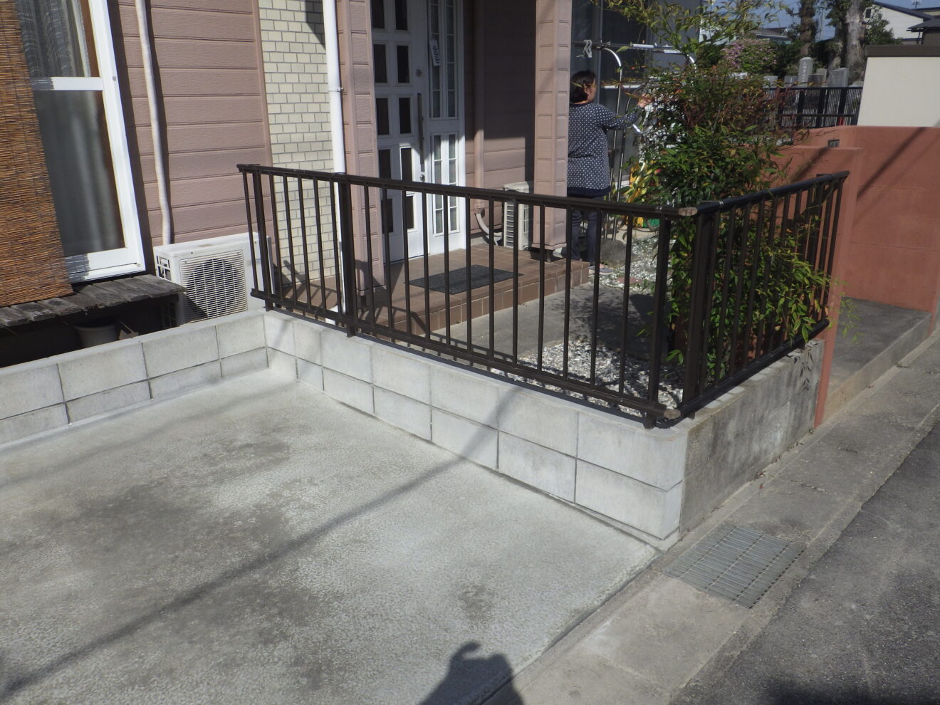 写真：リフォーム後の駐車場02 - 福田造園の施行事例（愛知県岡崎市）