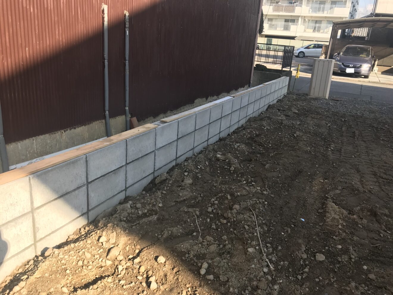 写真：ブロック積み施工後の敷地01 - 福田造園の施行事例（愛知県西三河）