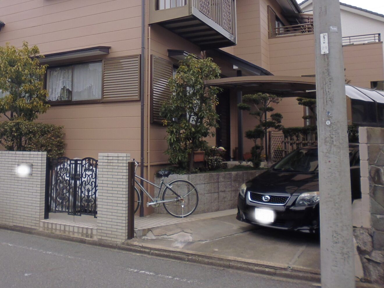 写真：リフォーム前の駐車場01