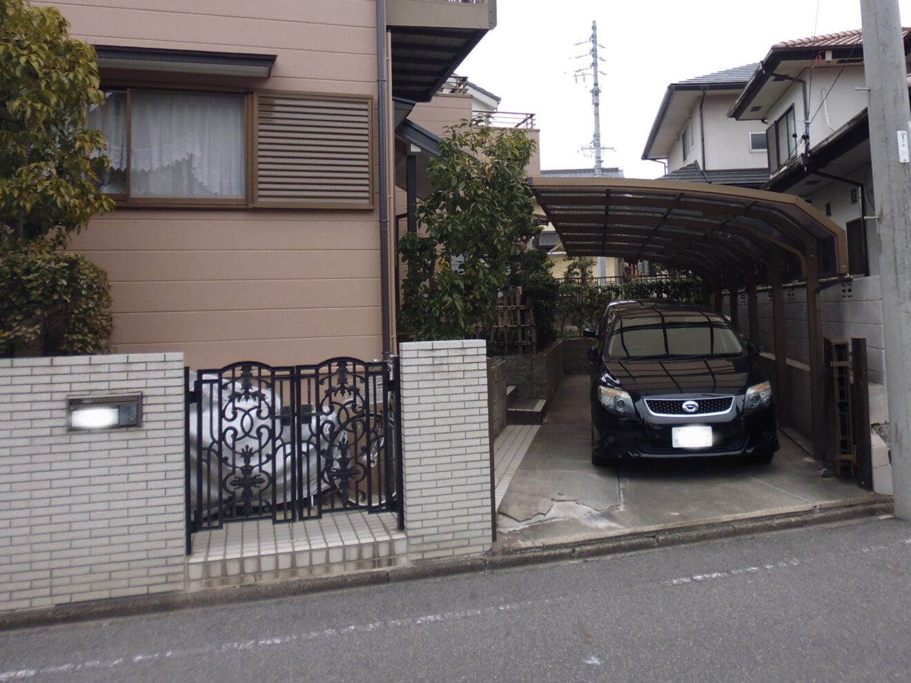 写真：リフォーム前の駐車場02