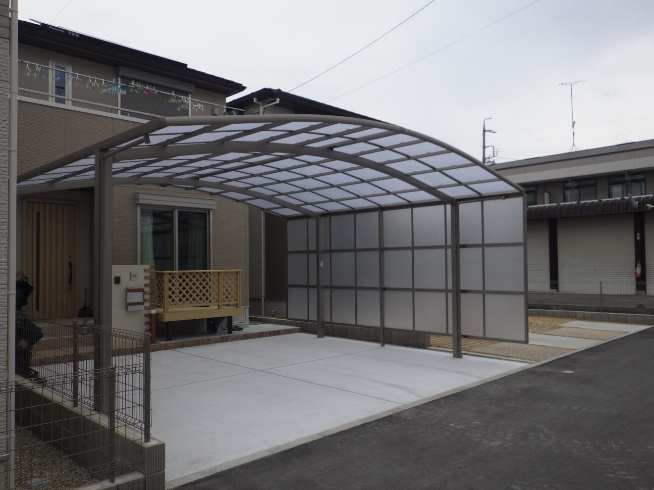 写真：カーポート施工後の駐車場 - 福田造園の施行事例（愛知県岡崎市）