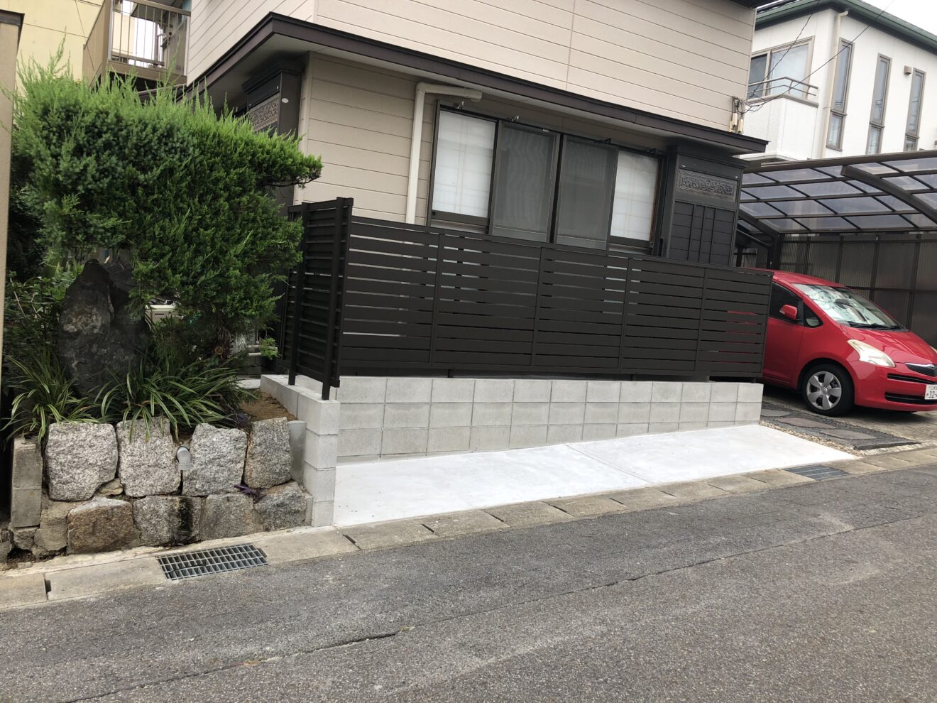 写真：拡張後の駐車場01 - 福田造園の施行事例（愛知県豊田市）