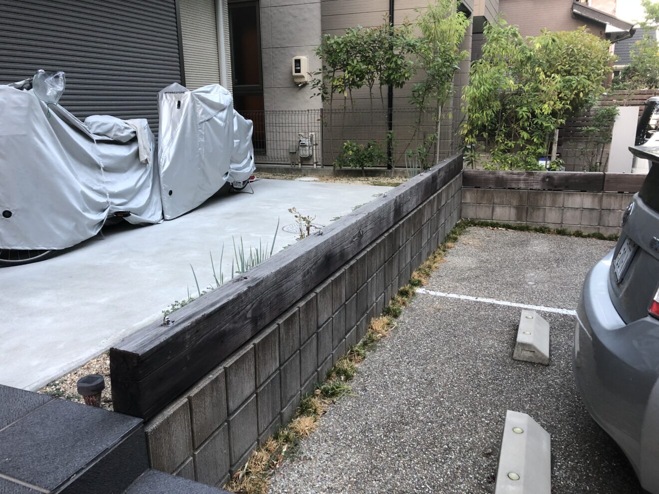 写真：フェンス施工前の駐車場 - 福田造園の施行事例（愛知県みよし市）