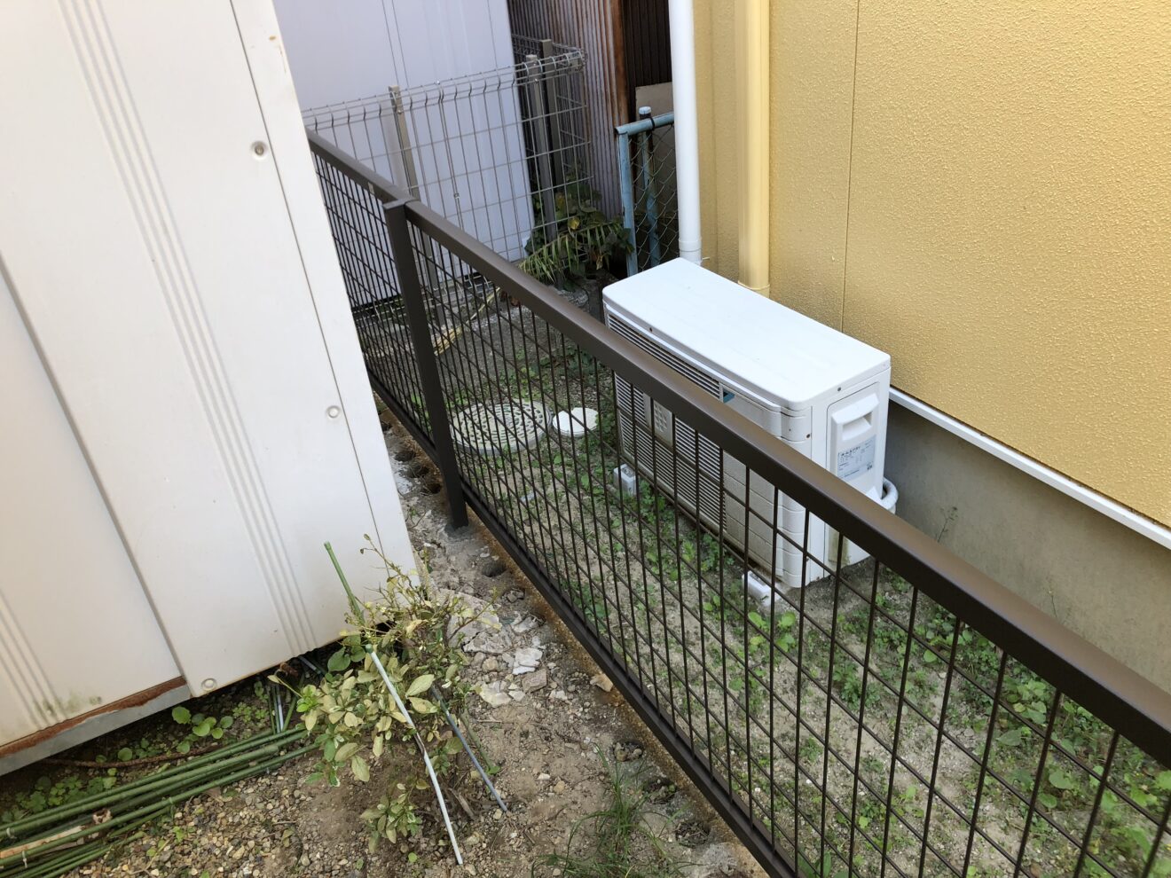 写真：アルミのメッシュフェンス02 - 福田造園の施行事例（愛知県岡崎市）