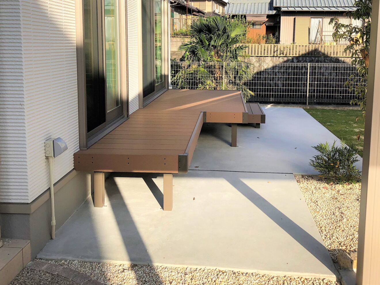 写真：ウッドデッキ施工後の庭 - 福田造園の施行事例（愛知県豊田市）