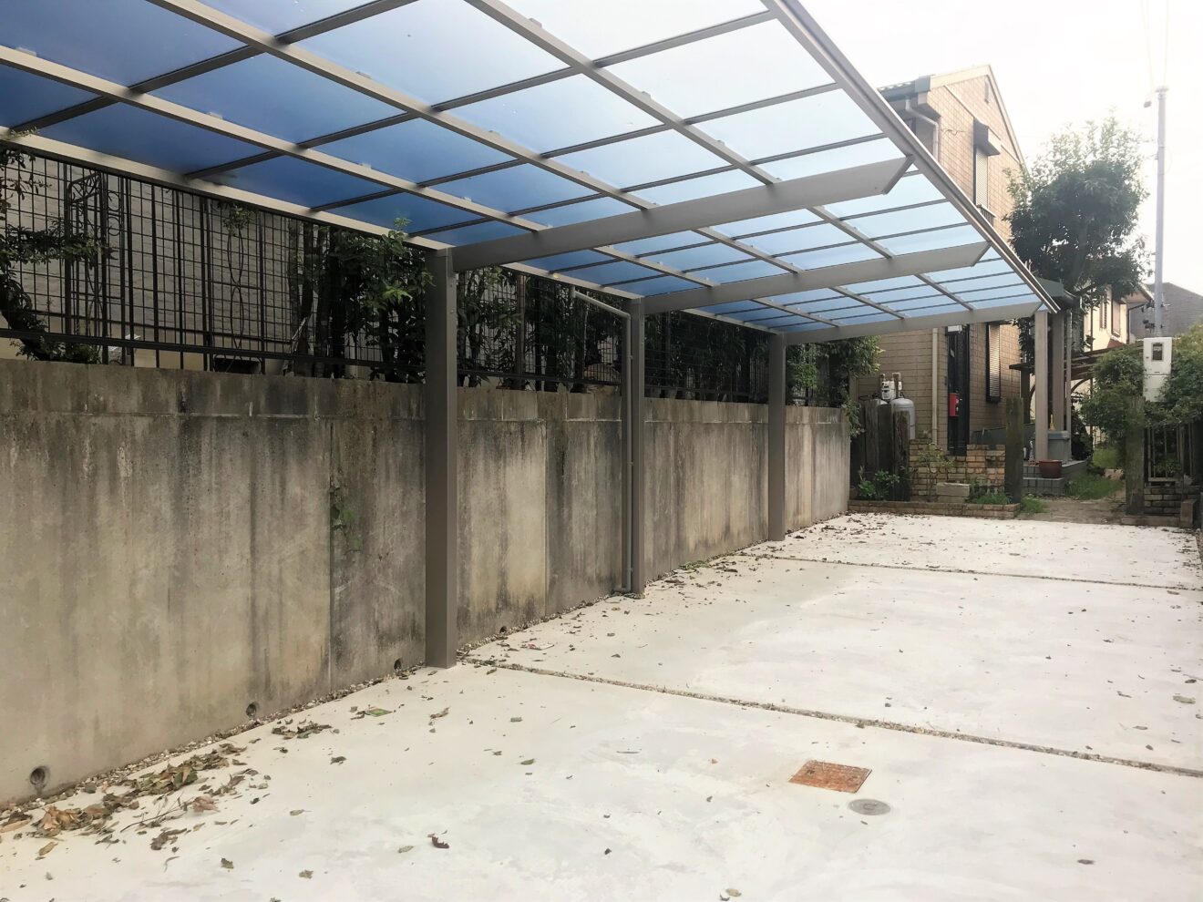 写真：カーポート施工後の駐車場01