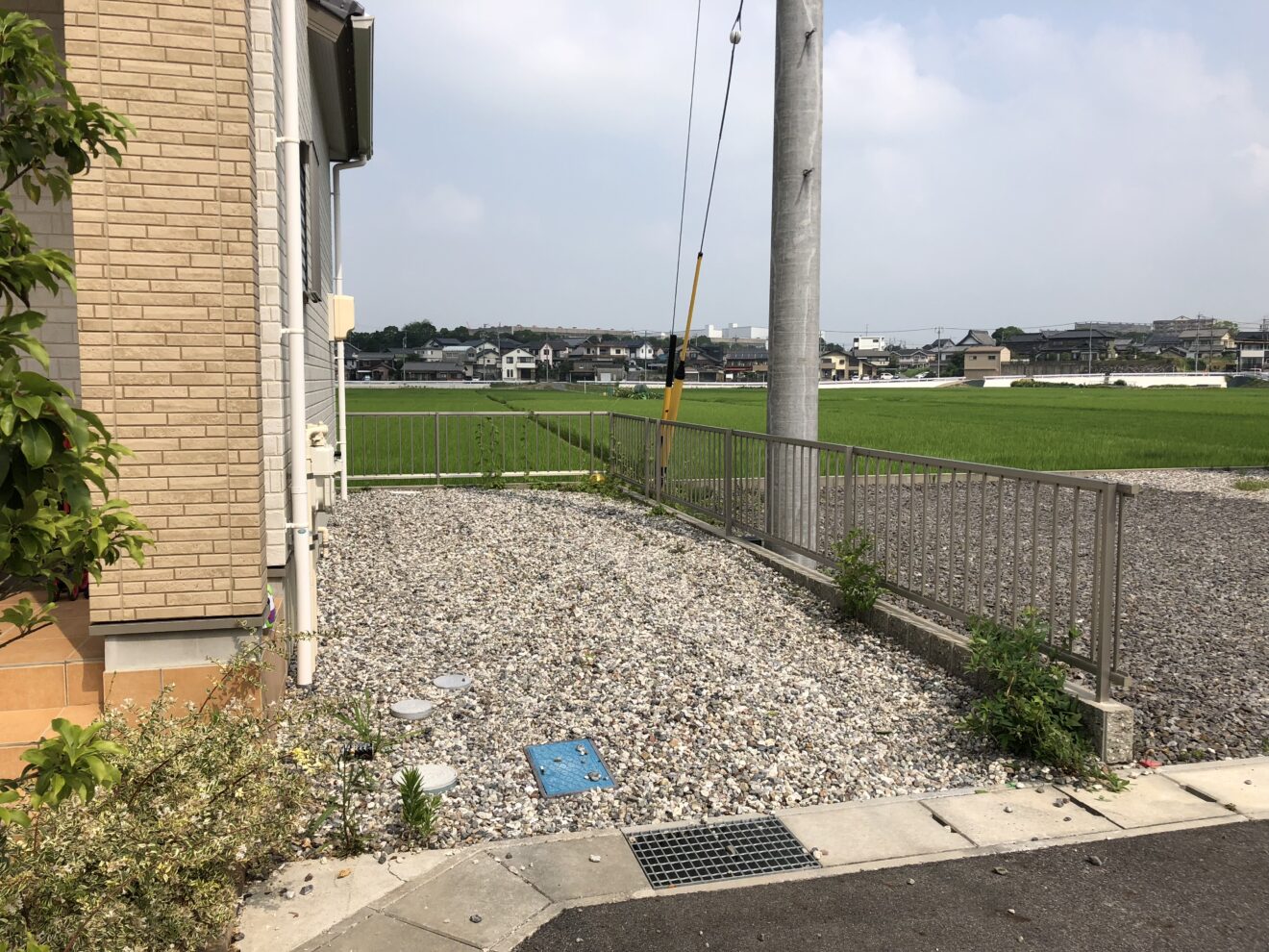 写真：カーポート施工前の駐車場02