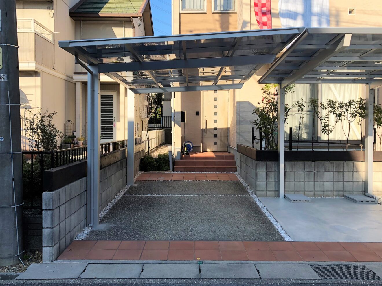 写真：カーポート施工後の駐車場01