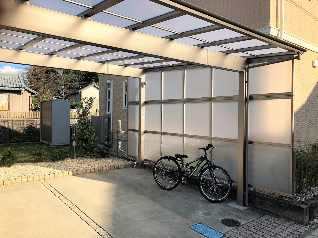 写真：カーポート施工後の駐車場02