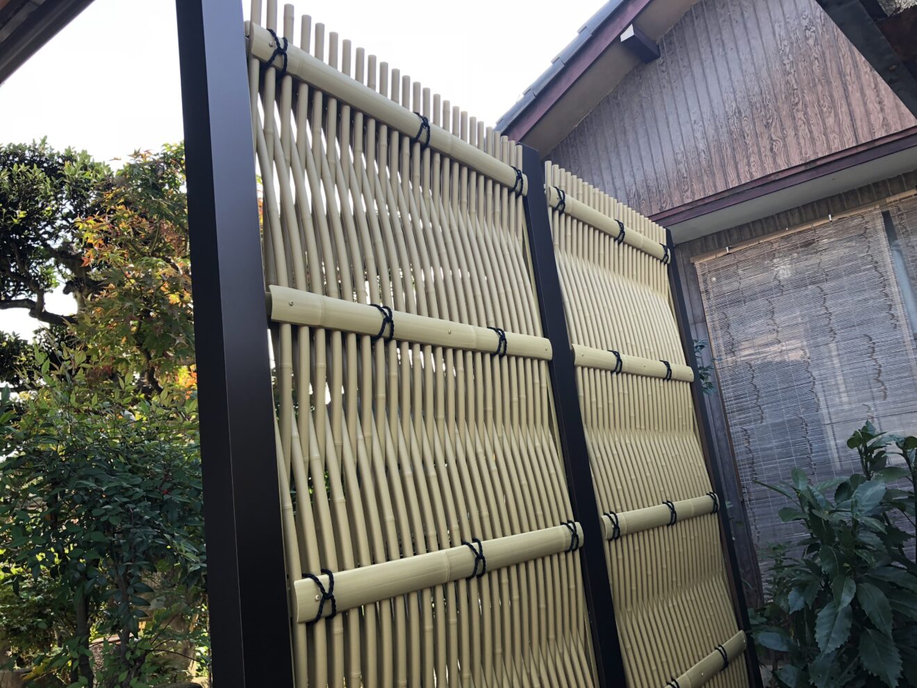 写真：リフォーム後の竹垣フェンス02 - 福田造園の施行事例（愛知県岡崎市）