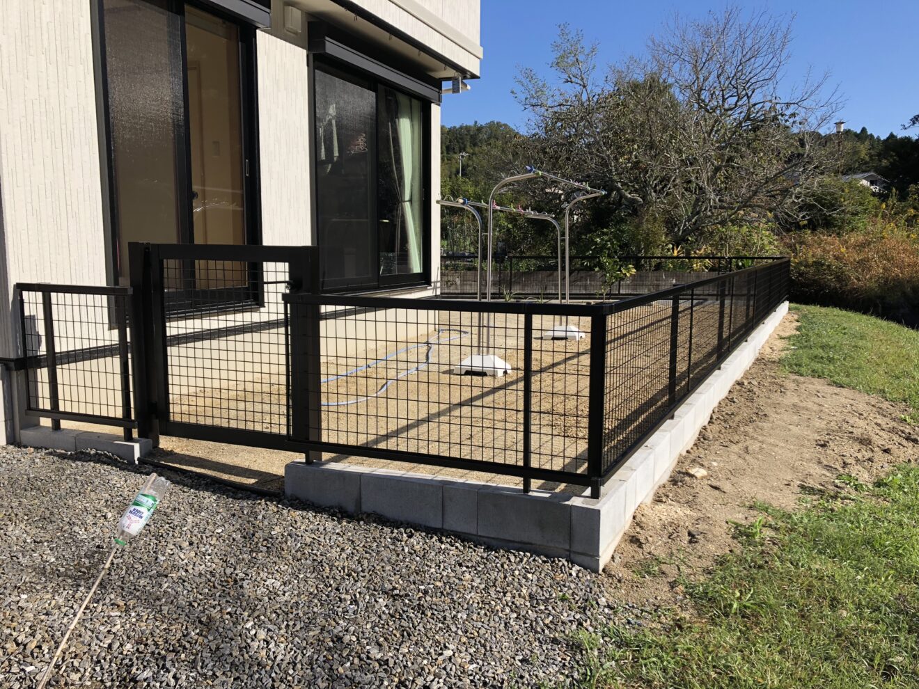 写真：フェンス施工後の庭01 - 福田造園の施行事例（愛知県岡崎市）