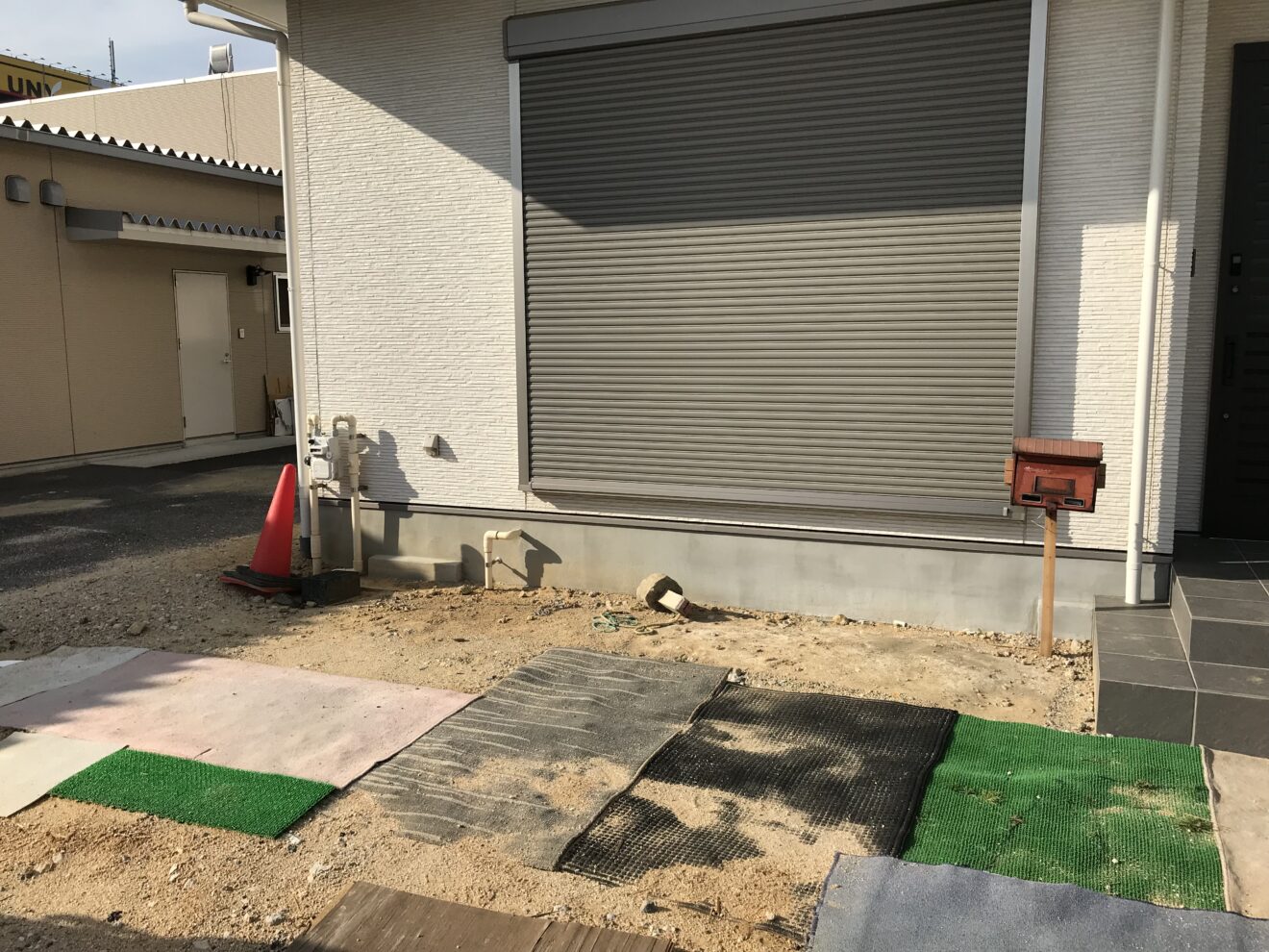 写真：アプローチ施工前の住宅周り - 福田造園の施行事例（愛知県豊田市）