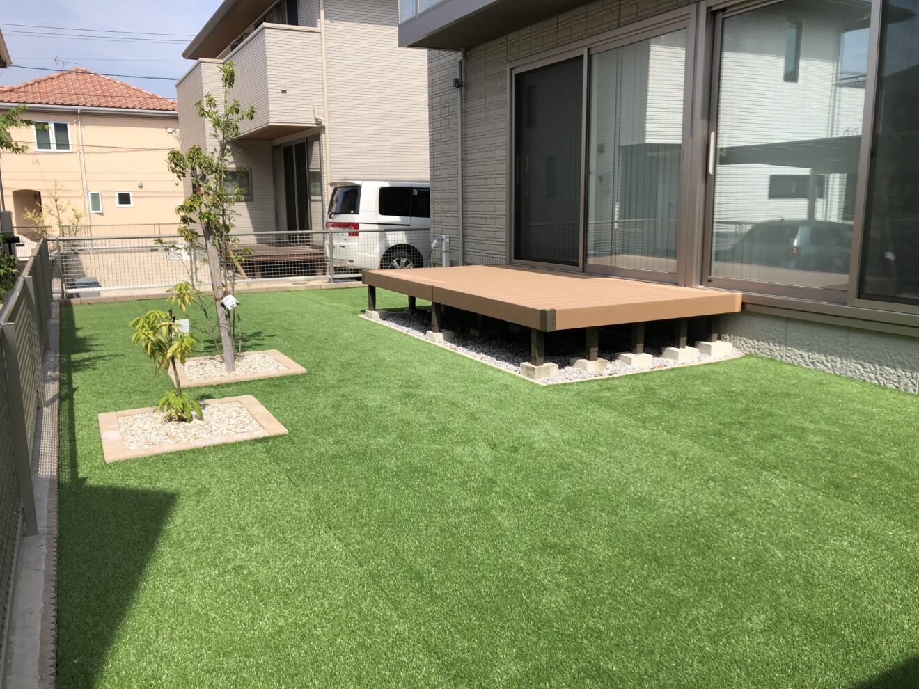 写真：人工芝施工後の庭 - 福田造園の施行事例（愛知県豊田市）