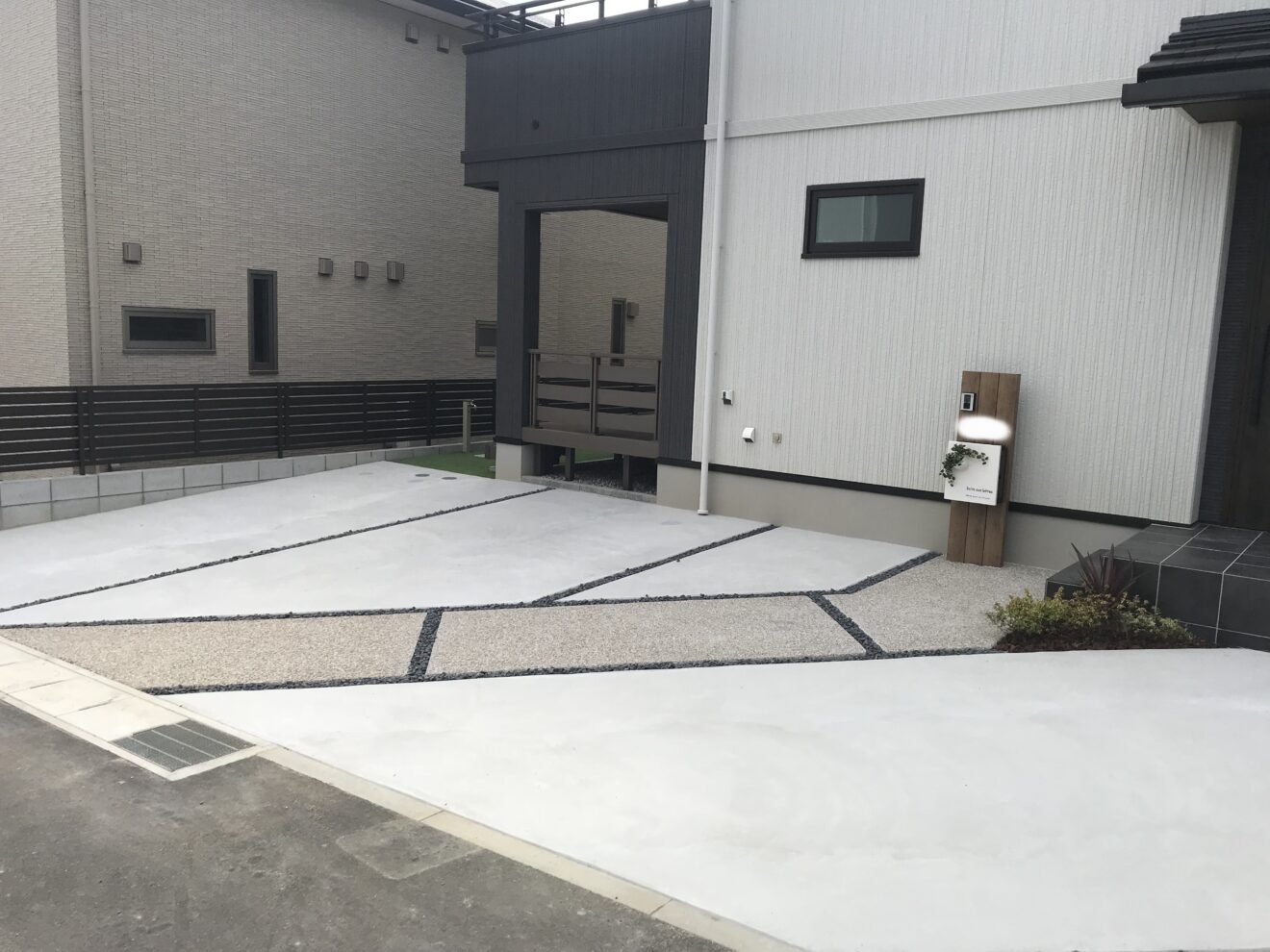 写真：土間コンクリートの駐車場 - 福田造園の施行事例（愛知県豊田市）