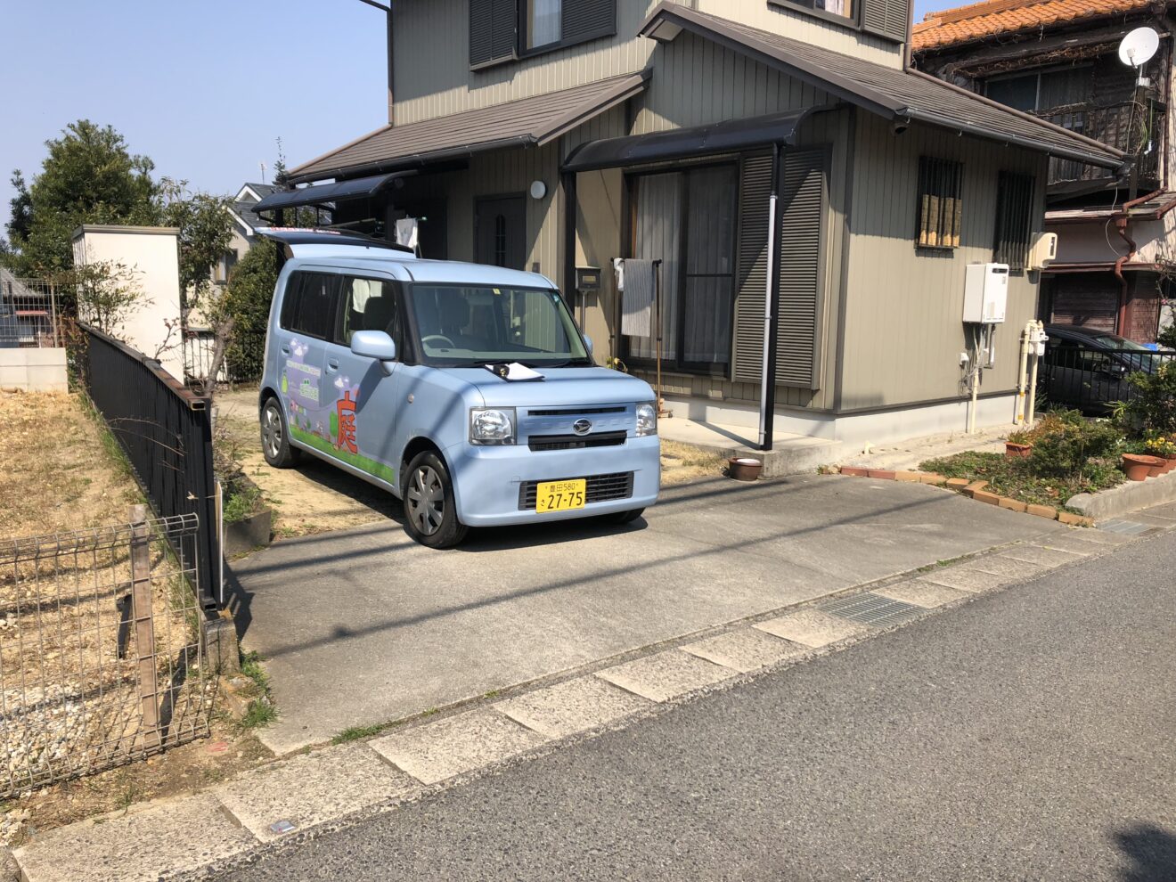 写真：拡張前の駐車場02 - 福田造園の施行事例（愛知県みよし市）