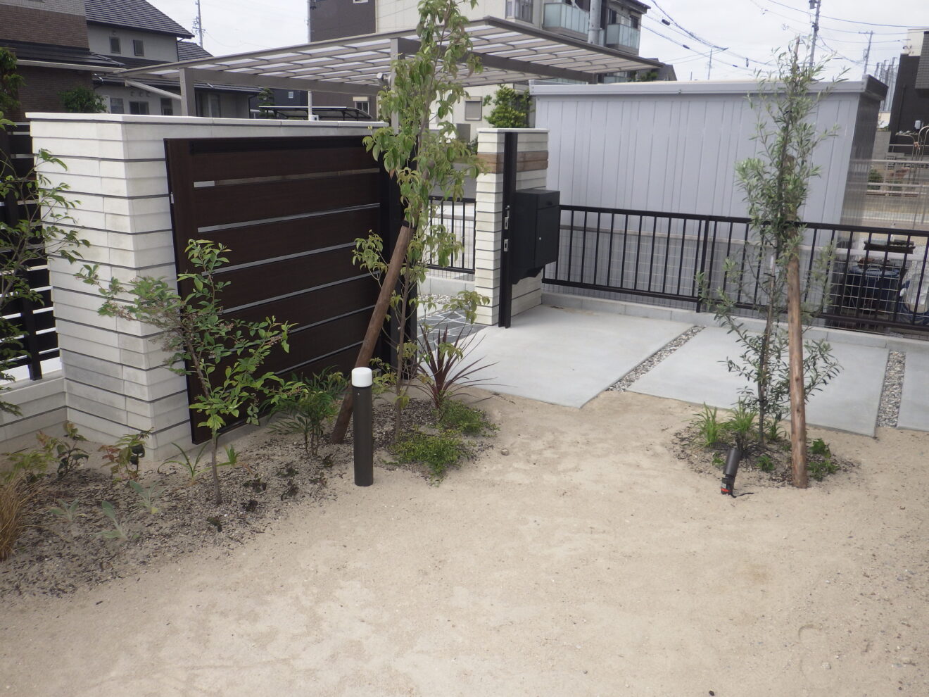 写真：門柱周りと植栽 - 福田造園の施行事例（愛知県岡崎市）