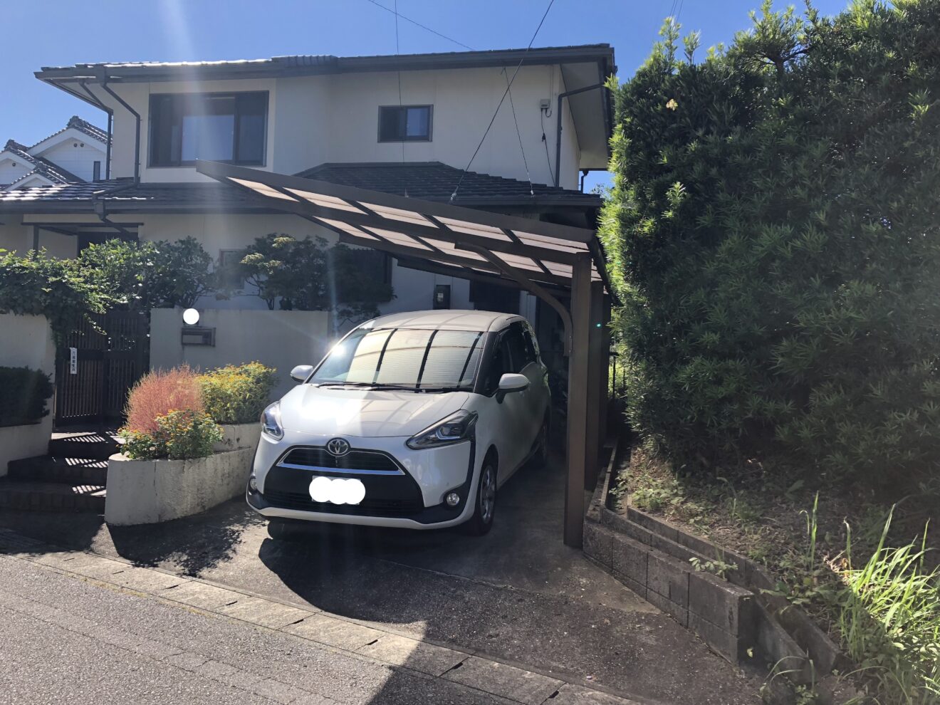 写真：拡張前の駐車場 - 福田造園の施行事例（愛知県豊田市）