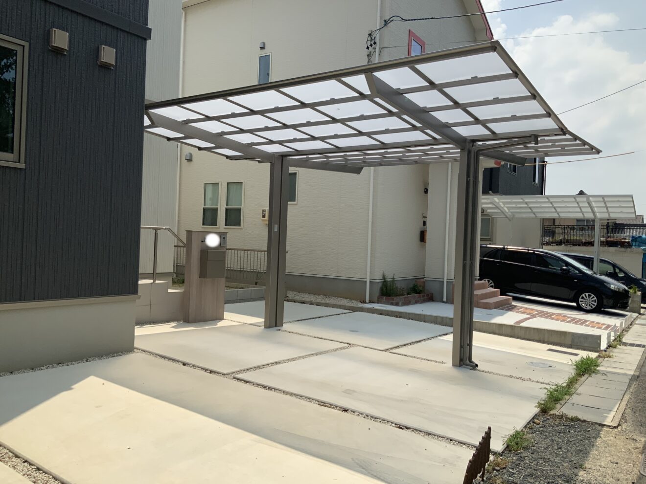 写真：カーポート施行後の駐車場01