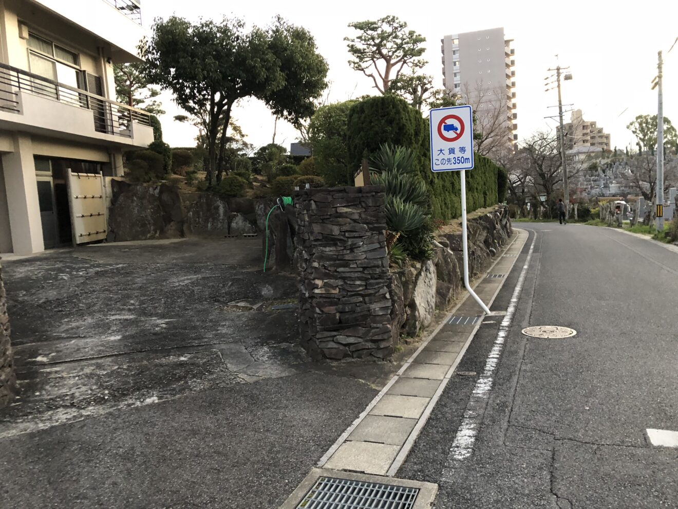 写真：リフォーム前の駐車場01