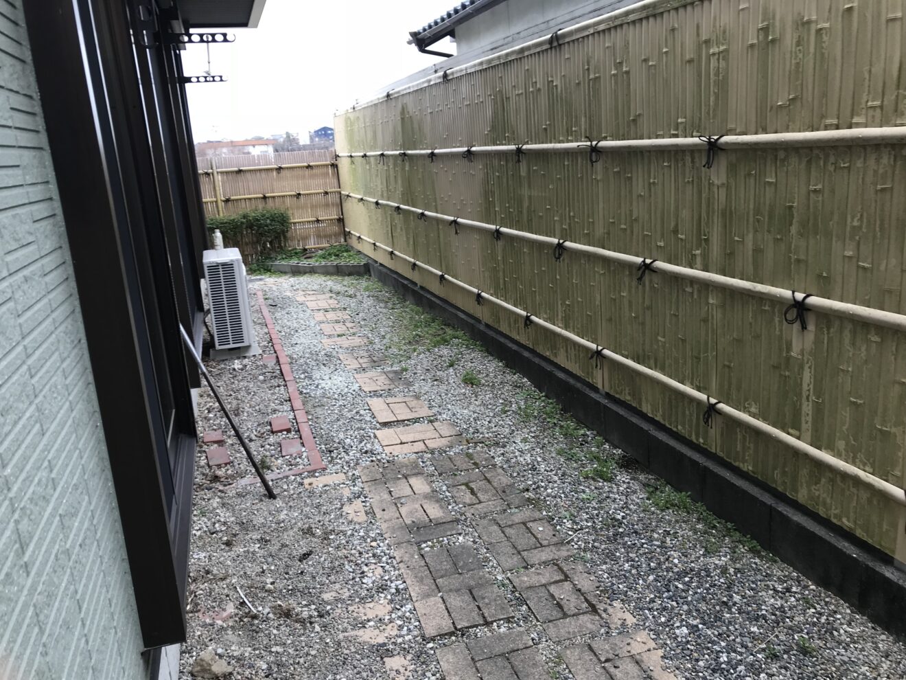 写真：天然芝が敷かれる前の庭01 - 福田造園の施行事例（愛知県岡崎市）