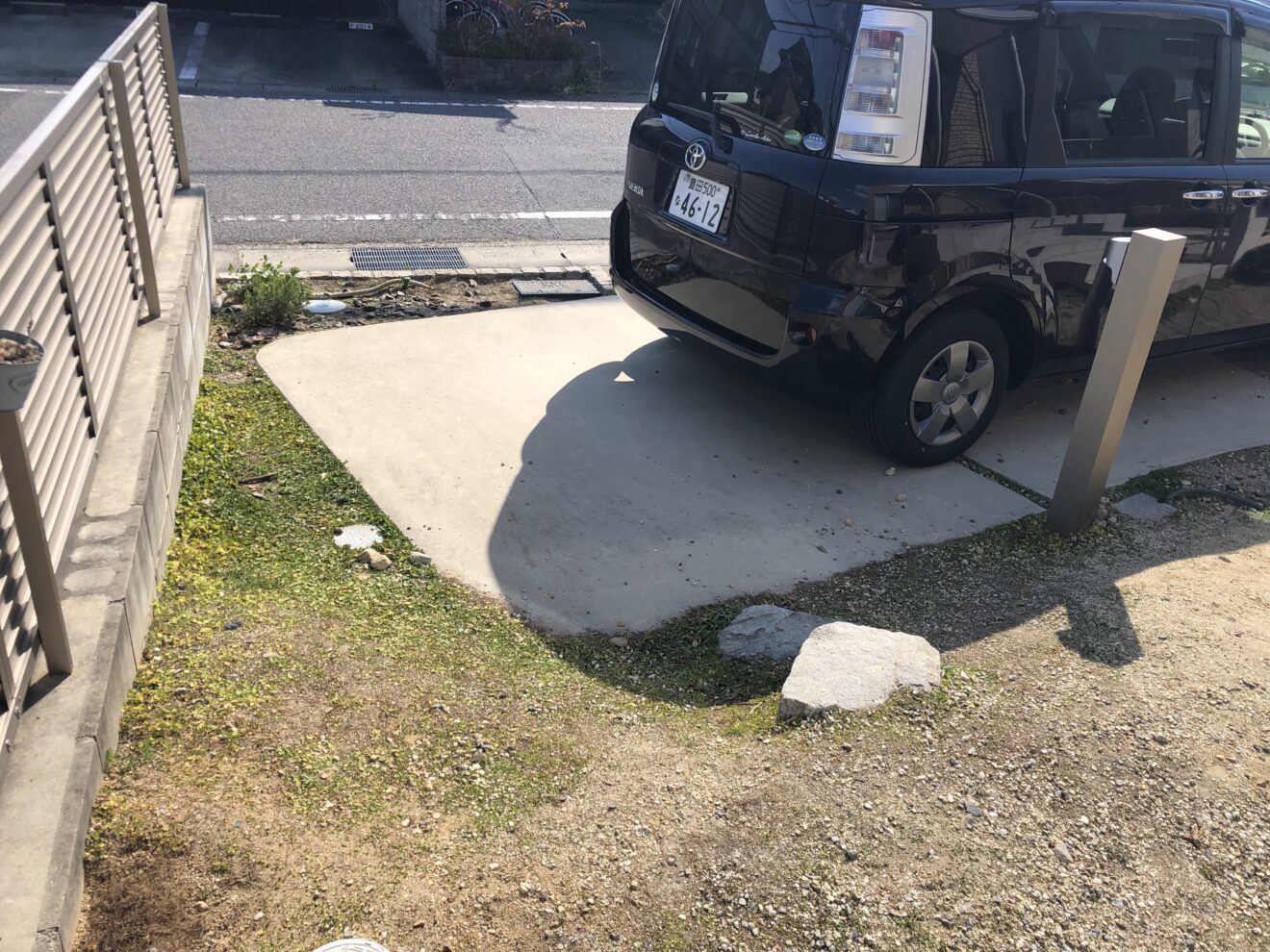 写真：拡張前の駐車場 - 福田造園の施行事例（愛知県豊田市）