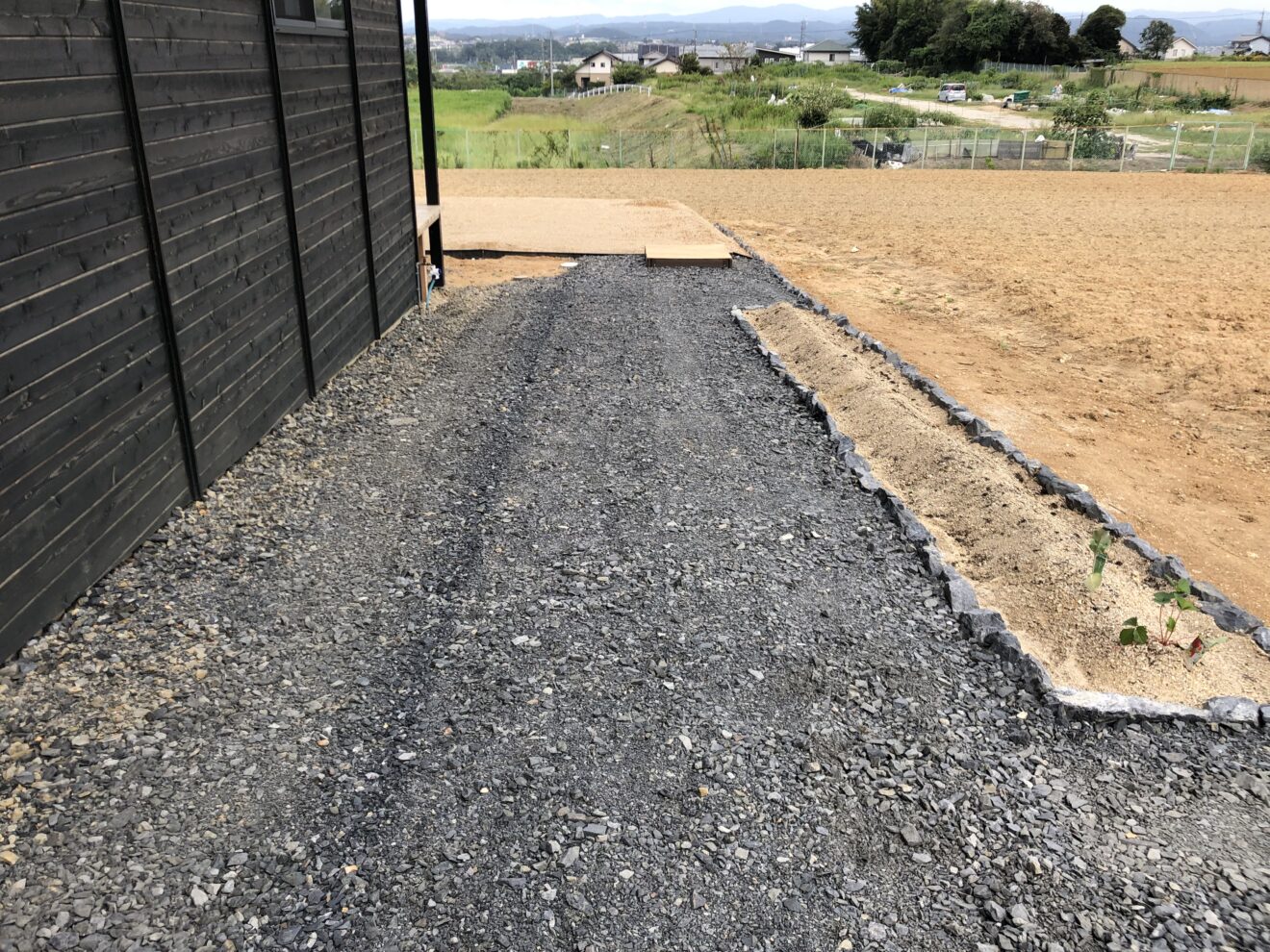 写真：雑草対策の砕石 - 福田造園の施行事例（愛知県豊田市）