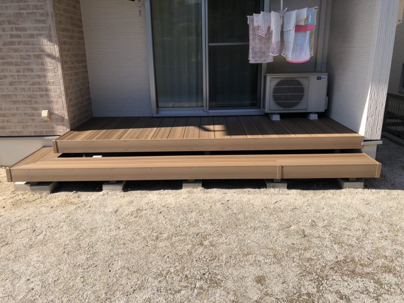 写真：ウッドデッキ施行後の住宅周り02 - 福田造園の施行事例（愛知県豊田市）