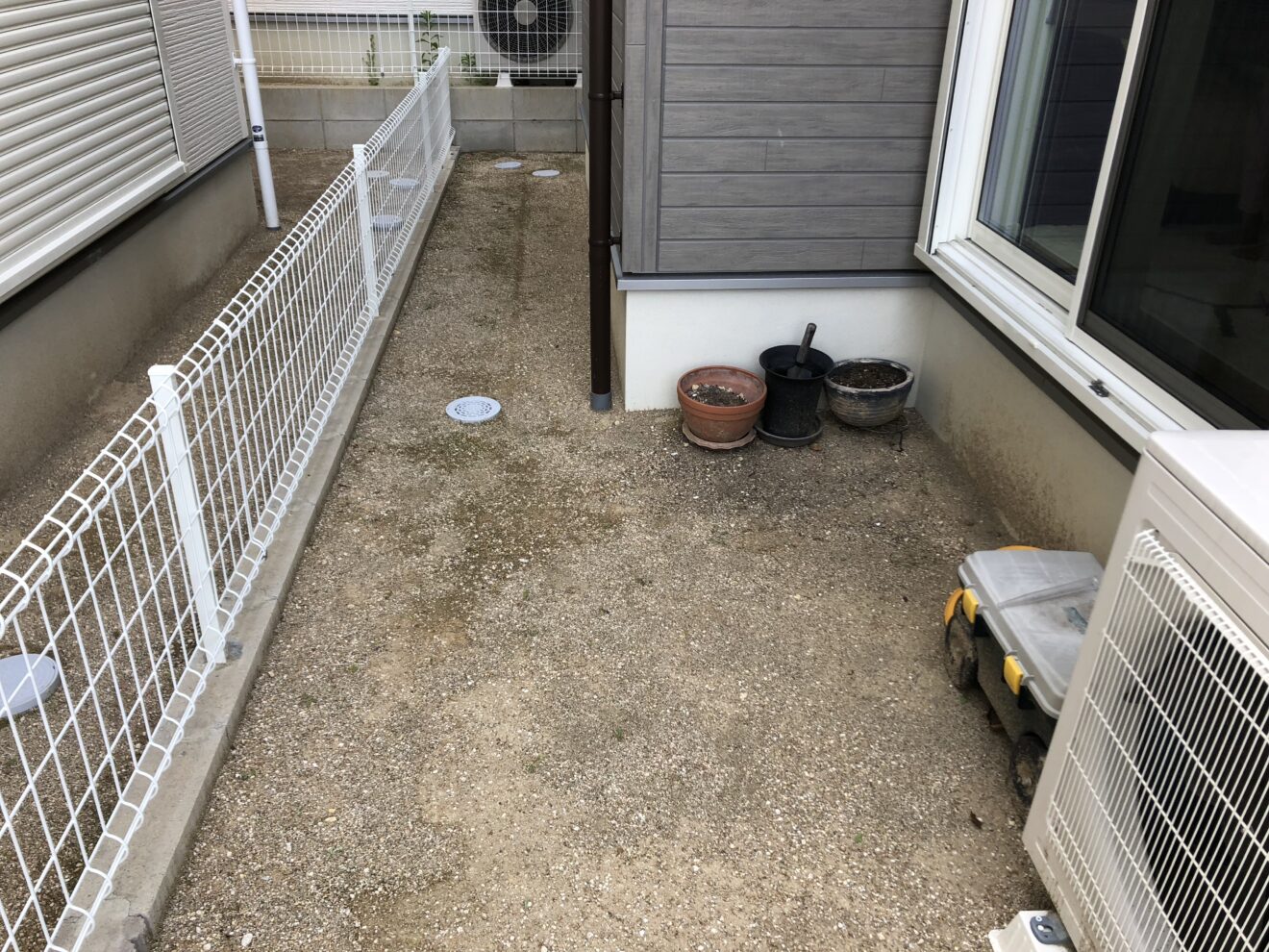 写真：砂利敷き前の住宅周り