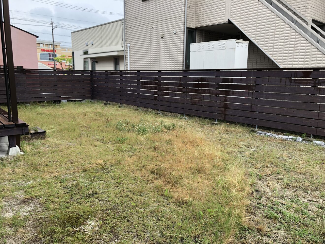 写真：人工芝が敷かれる前の庭01 - 福田造園の施行事例（愛知県岡崎市）