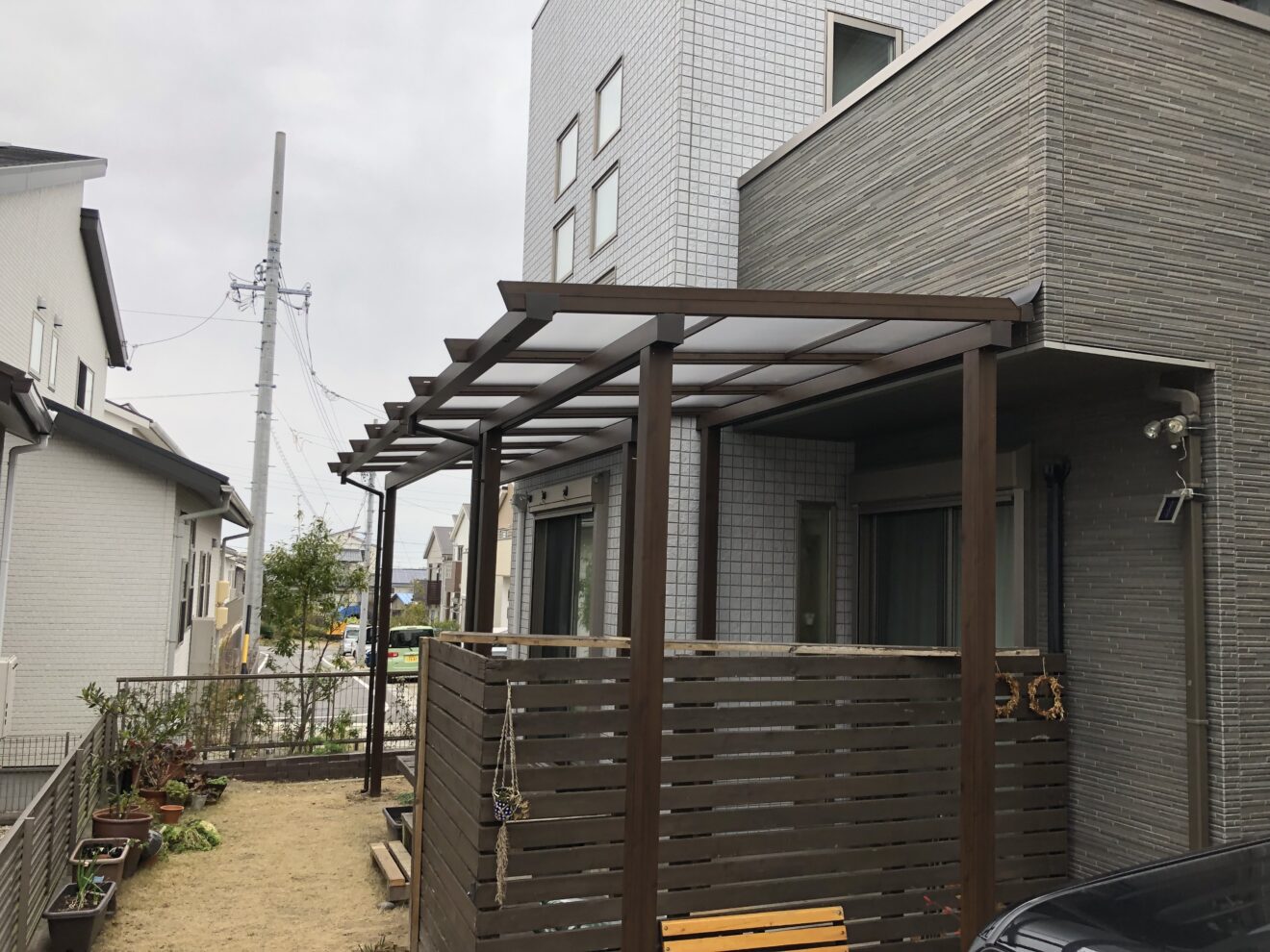 写真：テラス屋根施工後の庭 - 福田造園の施行事例（愛知県岡崎市）