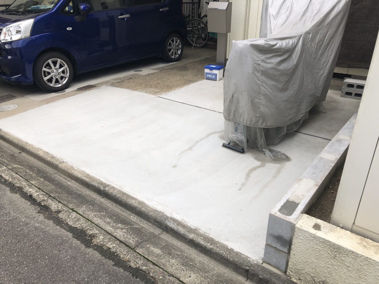 写真：拡張後の駐車場01 - 福田造園の施行事例（愛知県岡崎市）