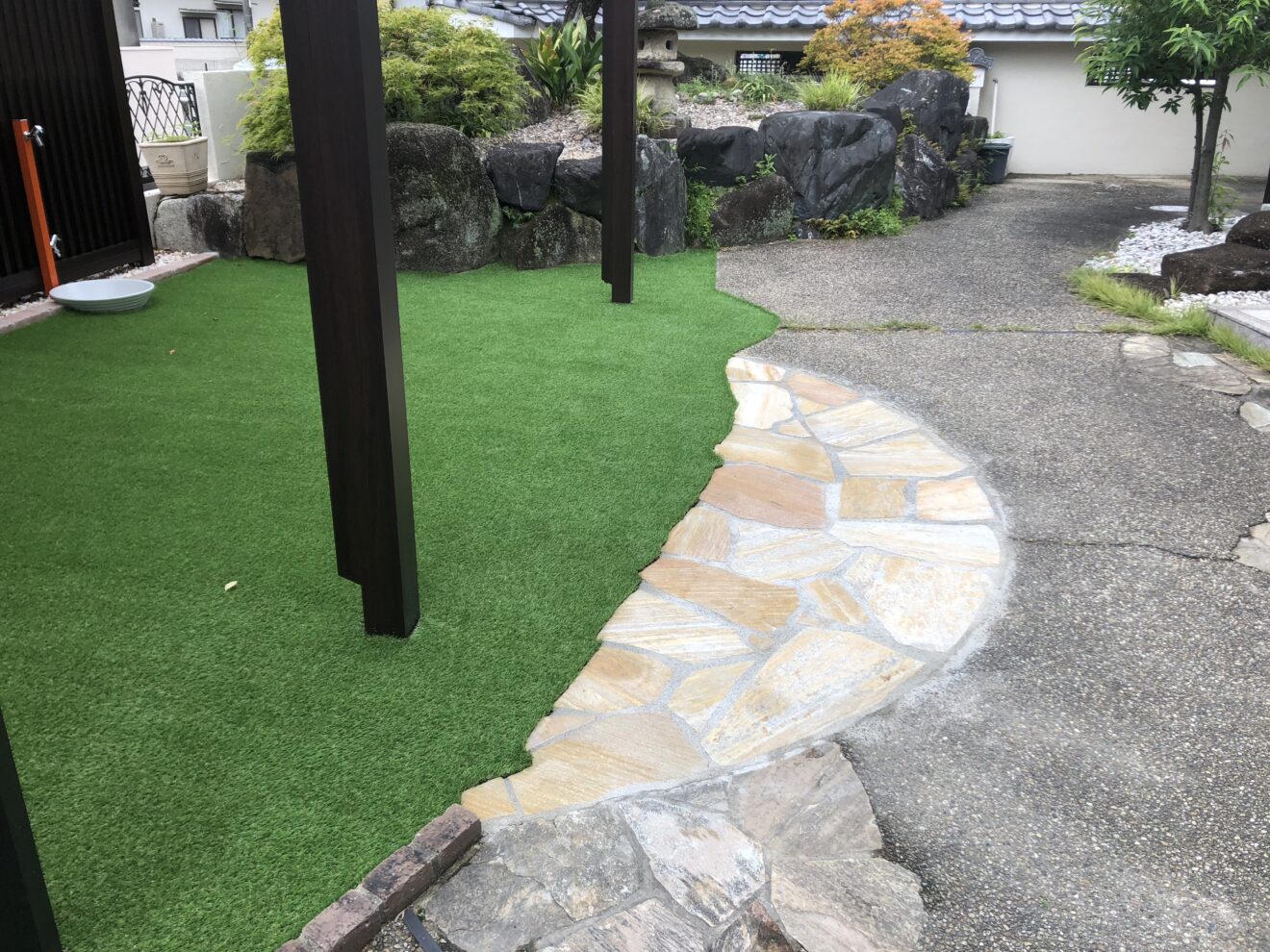 写真：人工芝施行後の庭 - 福田造園の施行事例（愛知県豊田市）