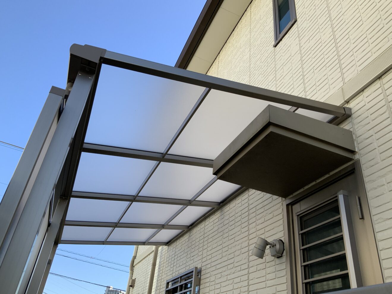 写真：テラス屋根施工後の住宅周り - 福田造園の施行事例（愛知県豊田市）