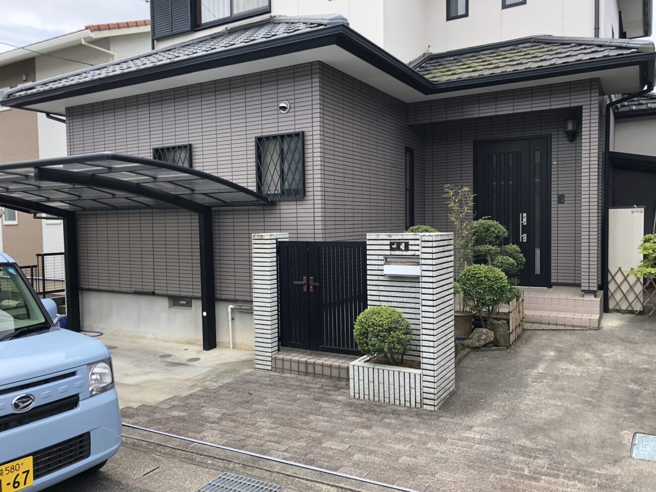 写真：リフォーム前の駐車場とアプローチ02 - 福田造園の施行事例（愛知県豊田市）