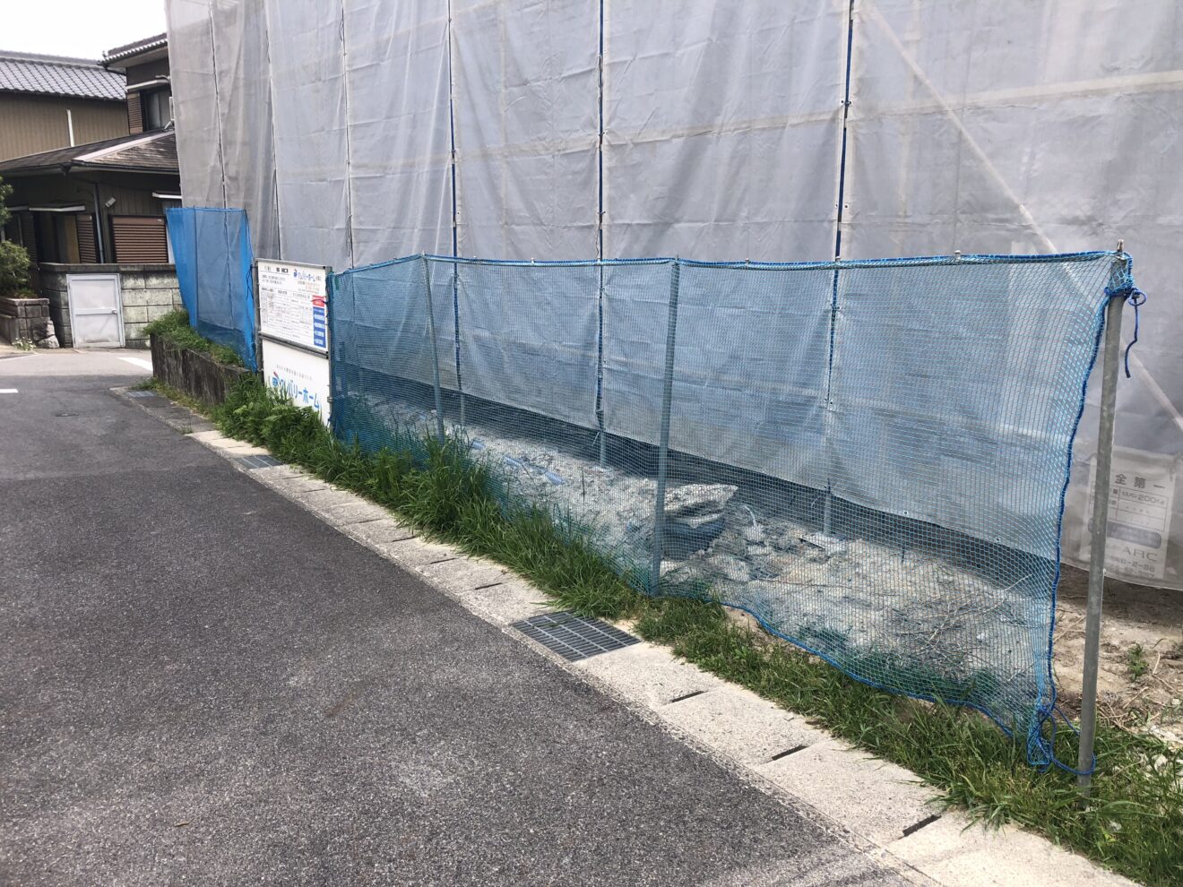 写真：フェンス施行前の住宅周り - 福田造園の施行事例（愛知県日進市）