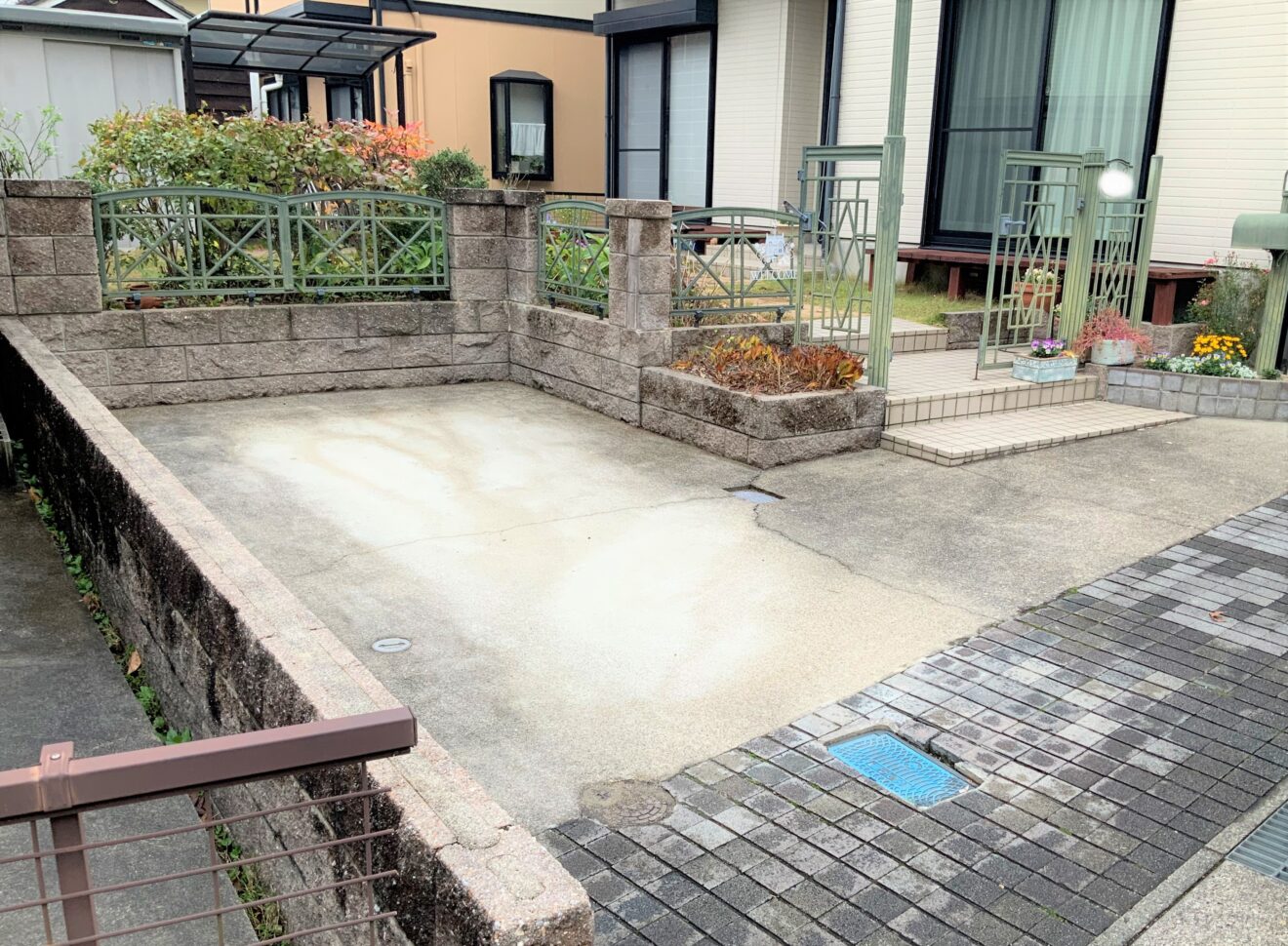 写真：リフォーム前の駐車場周り - 福田造園の施行事例（愛知県豊田市）