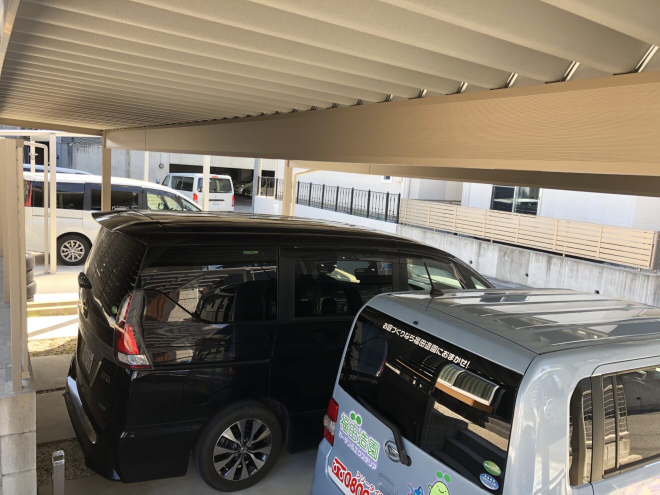 写真：カーポート施工後の駐車場03 - 福田造園の施行事例（愛知県岡崎市）