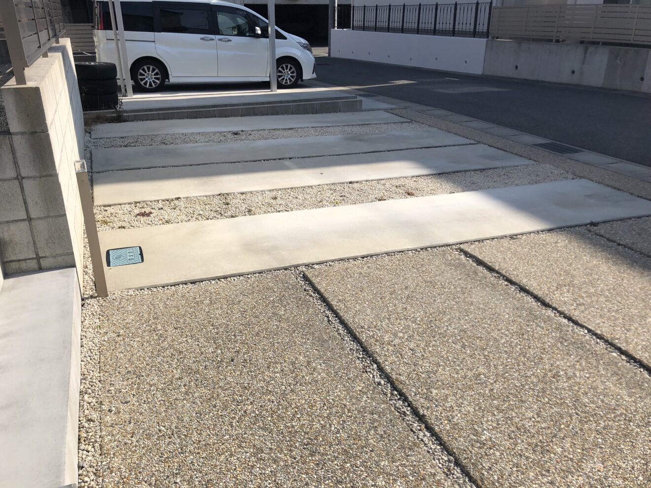 写真：カーポート施工前の駐車場 - 福田造園の施行事例（愛知県岡崎市）02